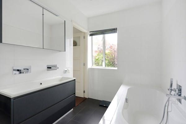 Medium property photo - Zwanenlaan, 2566 EM The Hague